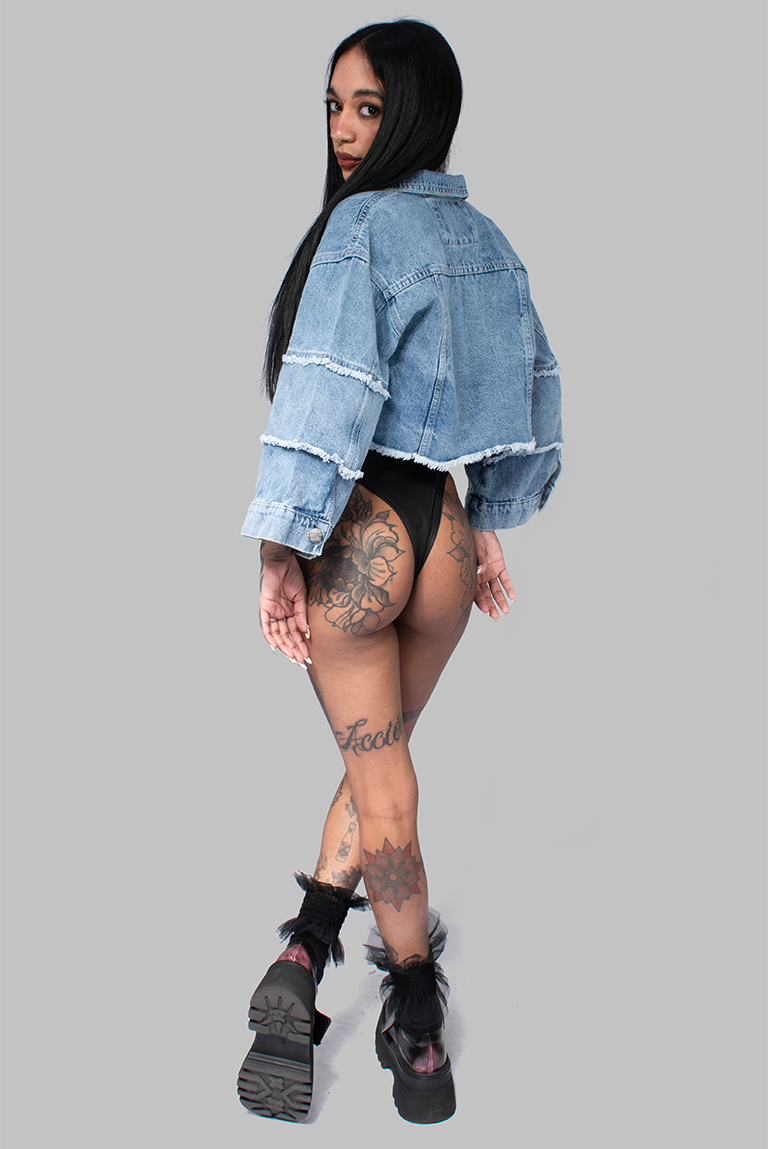 CHAQUETA DENIM POCAHONTAS MANGAS DE CAMPANA