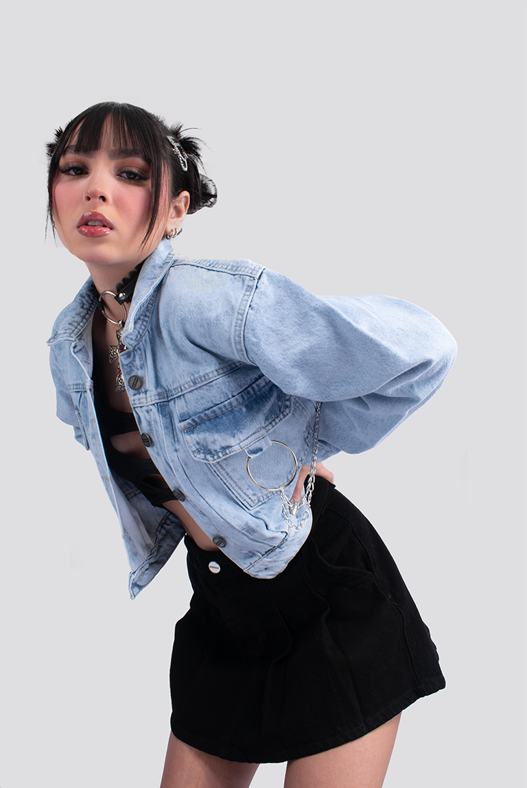 CHAQUETA DENIM JAZMIN AZUL HIELO CADENAS