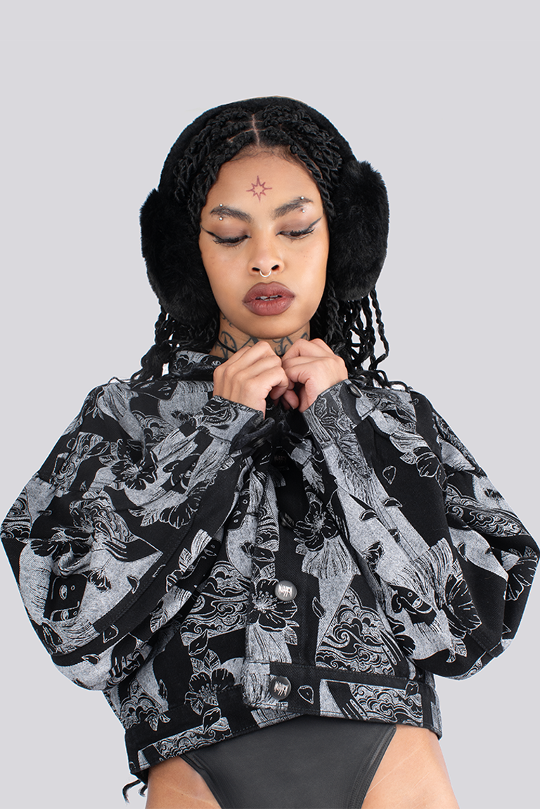 CHAQUETA DENIIM ESTAMPADA CARAS NEGRA
