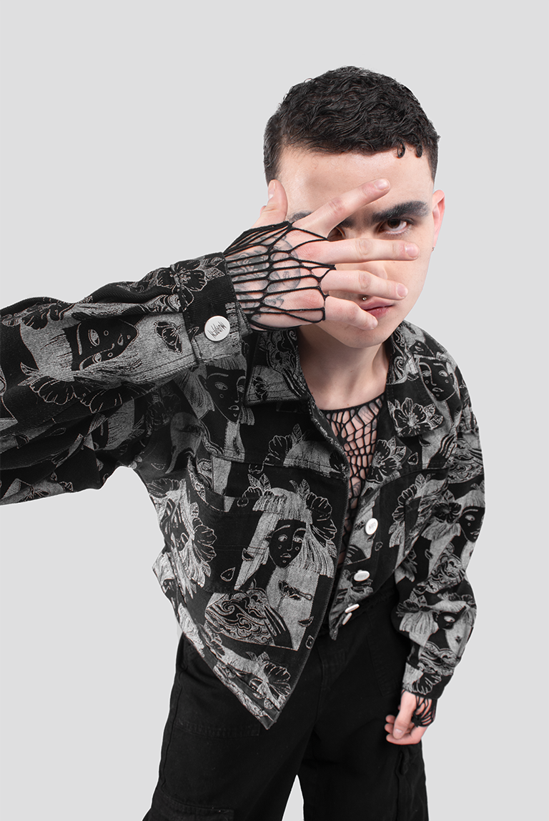 CHAQUETA DENIM ESTAMPADA ROSTROS NEGRO