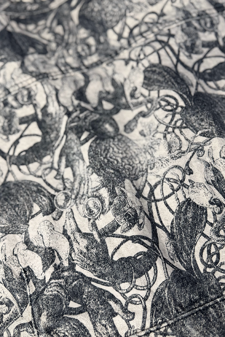 CHAQUETA DENIM ESTAMPADA PENSANTE