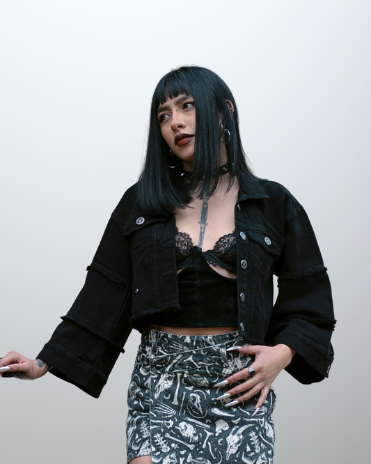 CHAQUETA DENIM POCAHONTAS NEGRA MANGAS DE CAMPANA