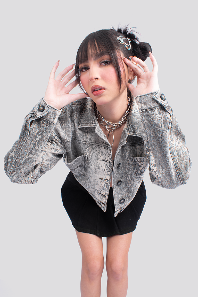 CHAQUETA DENIM ESTAMPADO DE COBRA