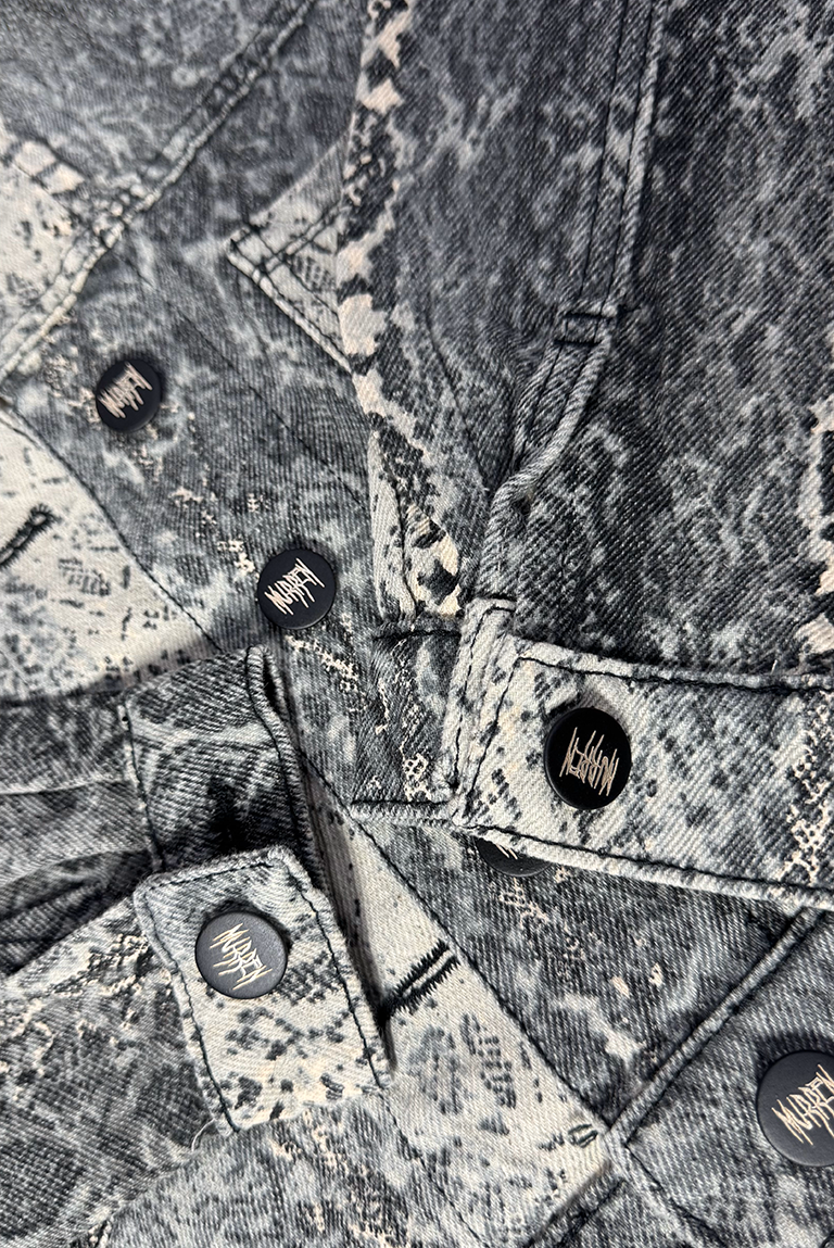 CHAQUETA DENIM ESTAMPADO DE COBRA