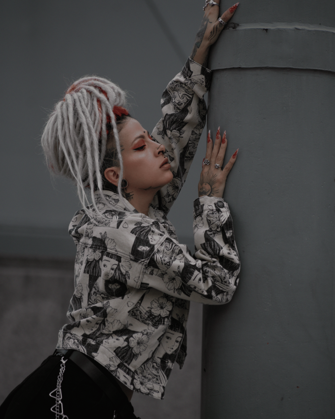 CHAQUETA DENIM ESTAMPADA ROSTROS